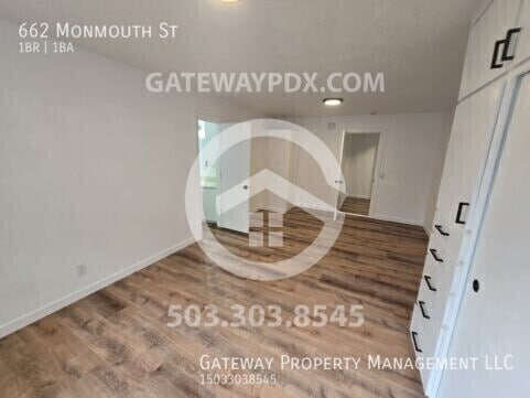 Building Photo - 662 Monmouth St