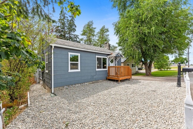 Building Photo - Dishman Area Home with Shop!