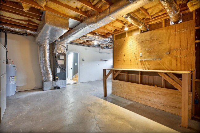 Building Photo - 3 Bedroom 2.5 Bathroom Home!