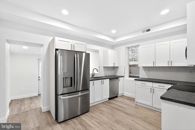 Building Photo - 153 Hermitage St