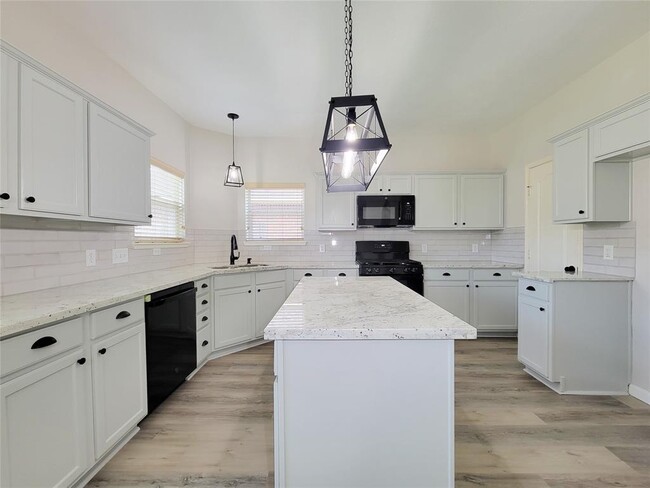 Building Photo - 21539 Kings Bend Dr