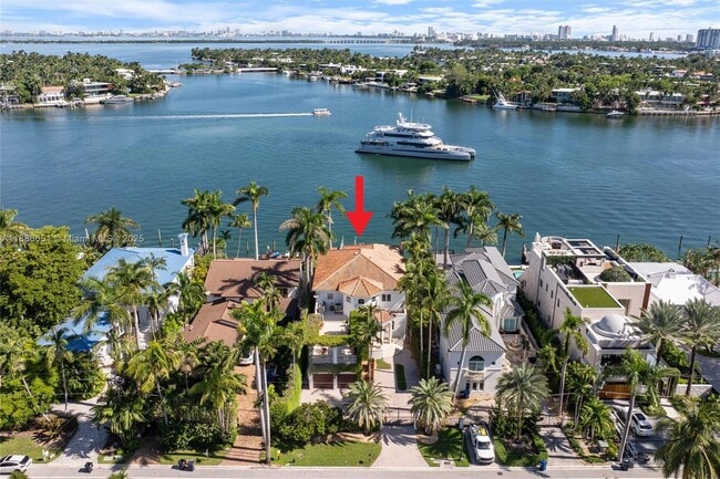 Building Photo - 305 N Hibiscus Dr