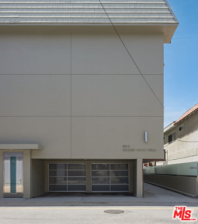 Building Photo - 3412 Ocean Front Walk