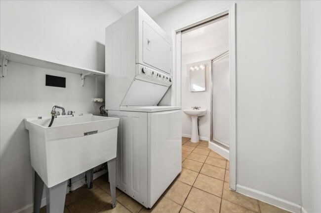 Building Photo - 221 58th St