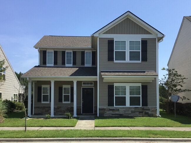 Building Photo - 230 Dogwood Cir