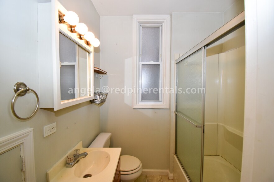 Building Photo - 1832 Crafton Blvd