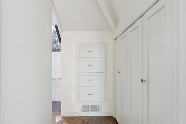 Building Photo - Beautifully Appointed Atherton Estate with...