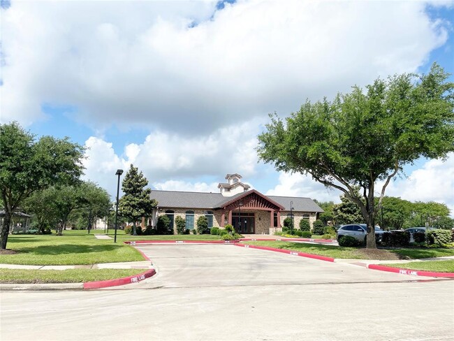 Building Photo - 26330 Longview Creek Dr