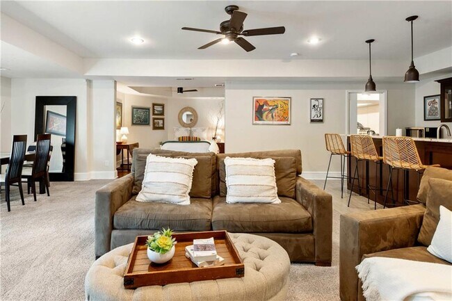 Building Photo - 582 St Charles Ave NE