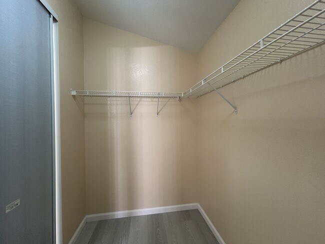 Building Photo - 37978 Spur Dr