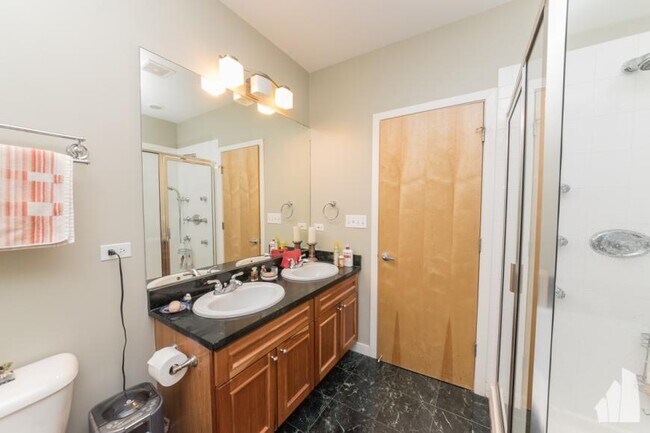 Building Photo - 3 bedroom in Chicago IL 60622