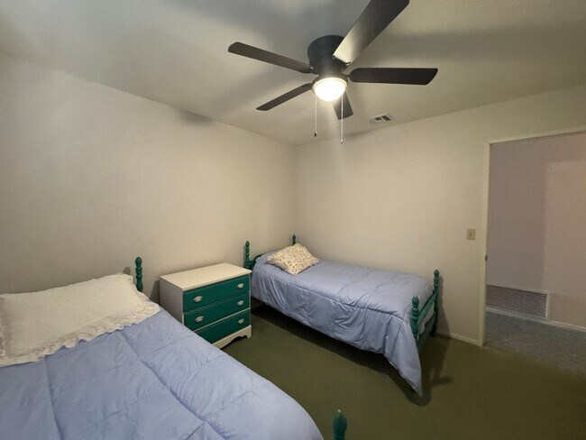 Building Photo - 2834