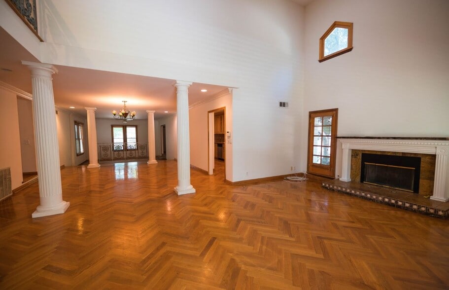 Building Photo - 1115 N Garfield Ave