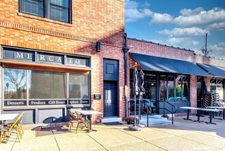 Building Photo - CONDO ON THE HILL 3 BED 1 BATH - Hardwood Floors & Renovated Luxury Kitchen