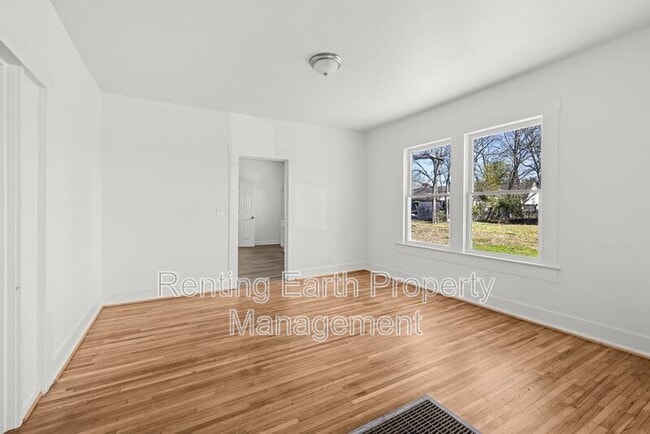 Building Photo - 3009 Prince Ave