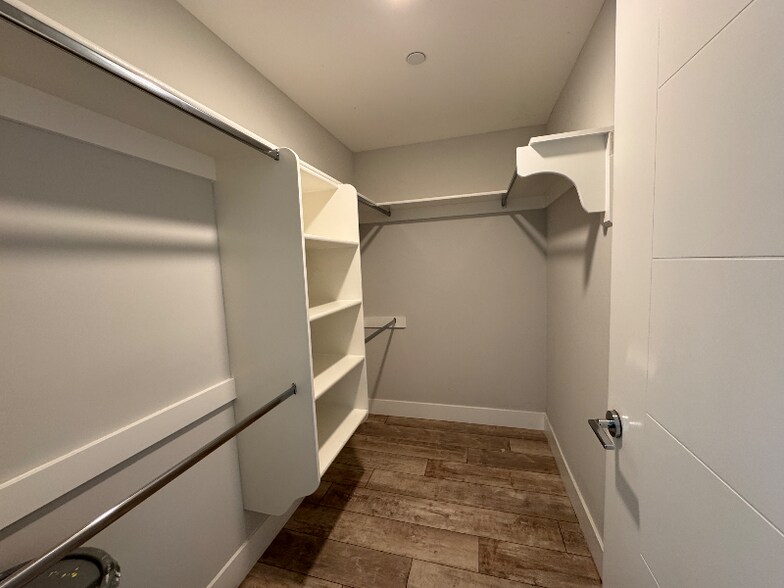 Building Photo - 4383 N Sepulveda Blvd