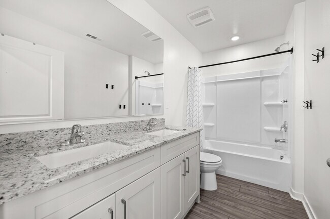 Building Photo - 80425 Enclave Ct