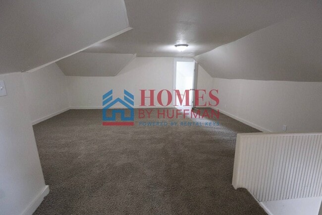 Building Photo - Three Bedroom House | Two Bathrooms | Detached Garage