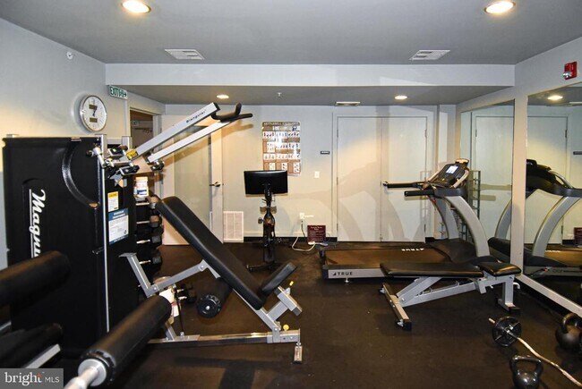 Building Photo - 2100 11th St NW