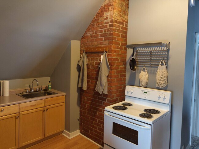 Building Photo - 1061 Dayton Ave