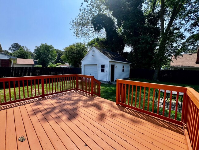 Building Photo - Gorgeous fully renovated 4 bedroom home in...