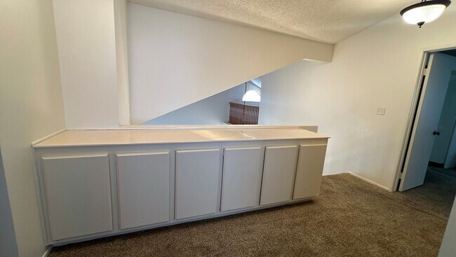 Building Photo - West Palmdale Home
