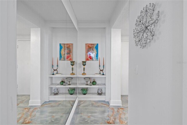 Building Photo - 100 Pierce St