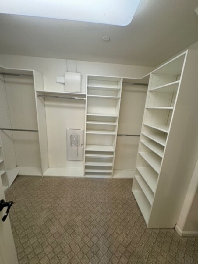 Building Photo - Whitney Ranch Upgraded 4 Bdrm Beauty