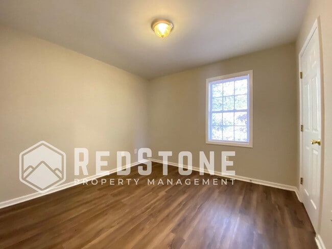 Building Photo - 1104 Chandler Ave