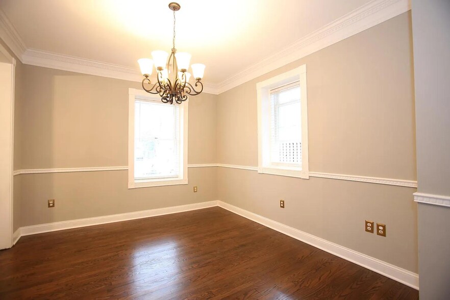 Living area 1 - 3820 Elbert Ave