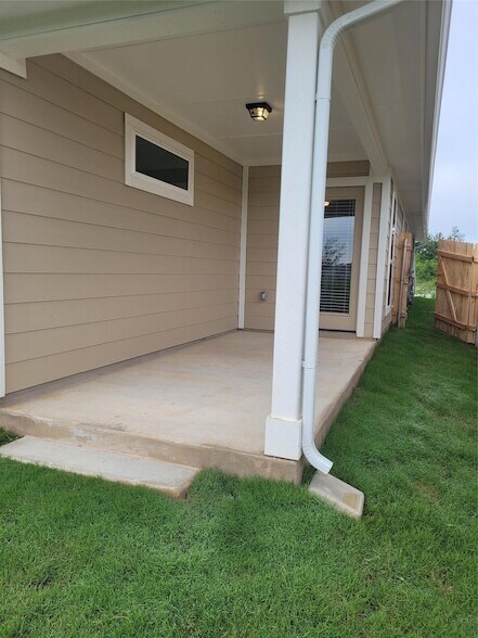 Building Photo - 121 Tall Grass Dr