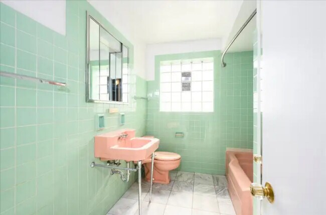 Building Photo - 1800 S Austin Blvd