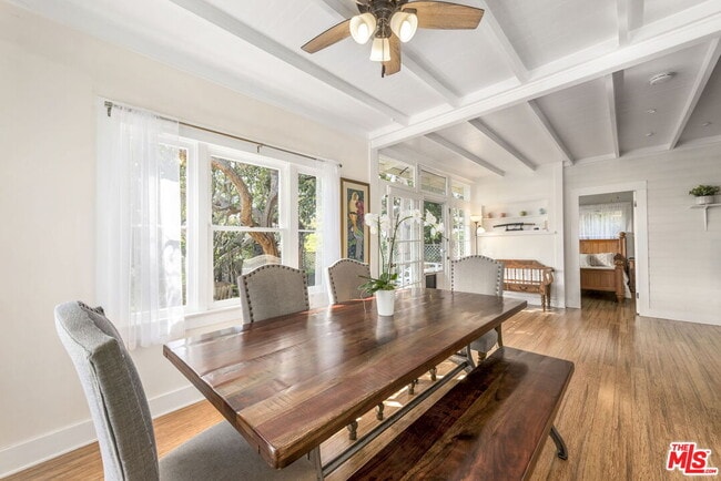 Building Photo - 2429 Beverley Ave