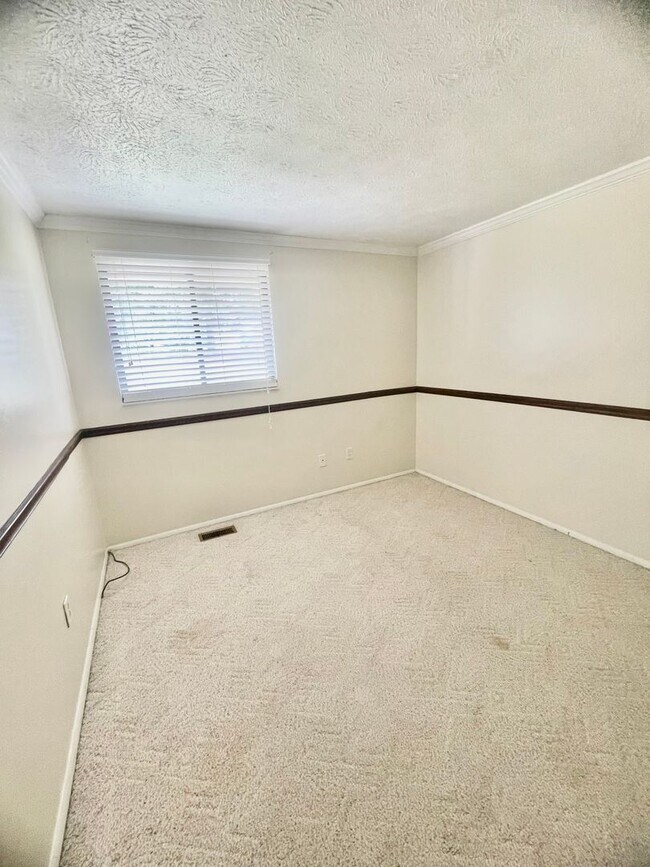 Building Photo - 3 bed- 1.5 Bath- Bridgeville Pa
