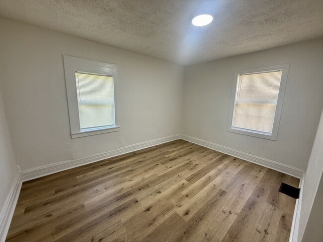 Building Photo - 125 Avondale Ave