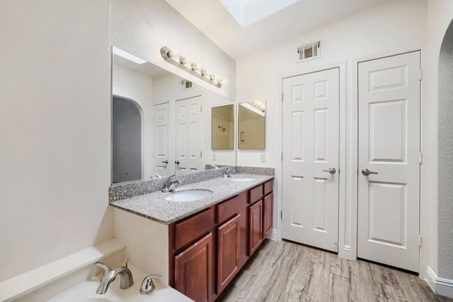 Building Photo - 1412 Bass Dr