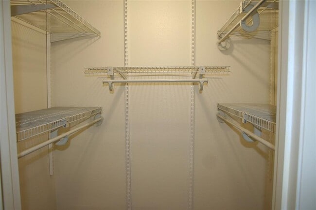 Building Photo - 8210 Bent Tree Rd