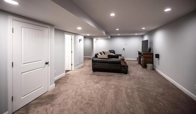 basement view - 14185 Adelaide Ave