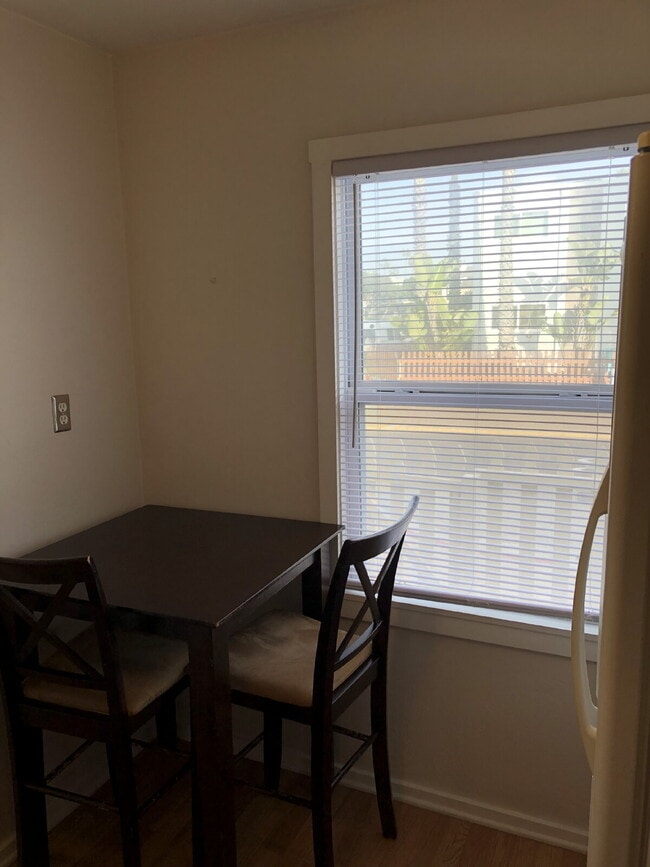 Building Photo - $2,095 / 1br - 400 sqft - 1 Bed 1 Bath Cot...