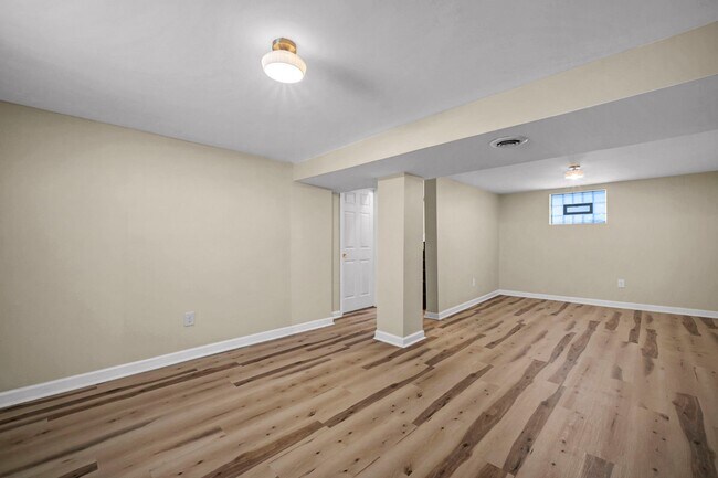 Building Photo - 1345 Cove Ave