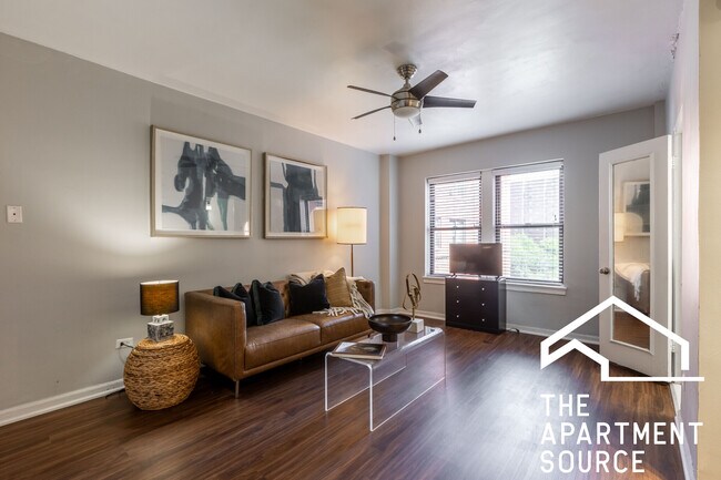 Primary Photo - 1140 N La Salle Dr