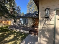Building Photo - Spacious Home with tons of outdoor space i...