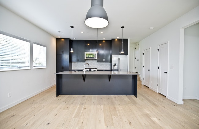 Building Photo - 730 W Stone St