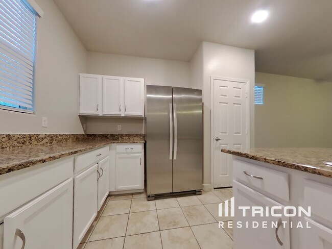 Building Photo - 16221 W La Ventilla Way