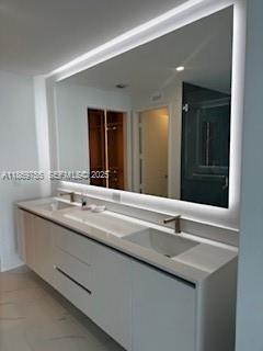 Building Photo - 700 NE 24th St