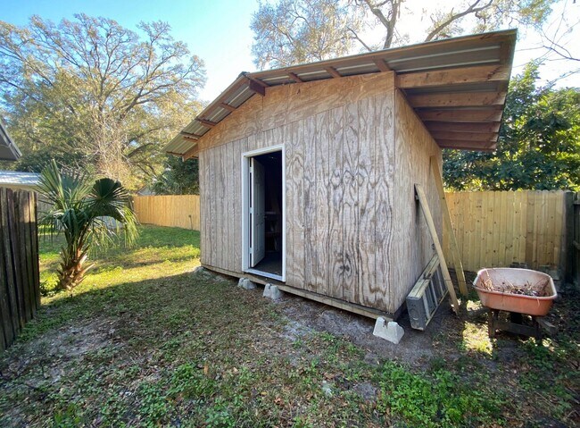 Building Photo - Charming Rental Home in Newberry – Spacious, Comfortable, and Convenient