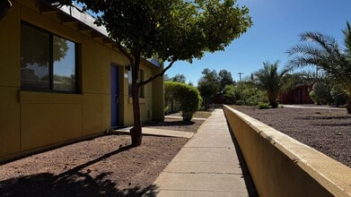 Building Photo - Westside - (Anklam and Silverbell) 2 bedro...