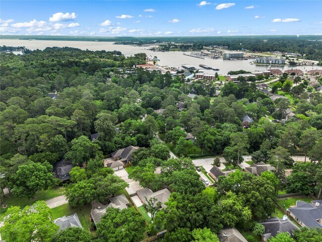 Building Photo - 112 April Wind Dr E