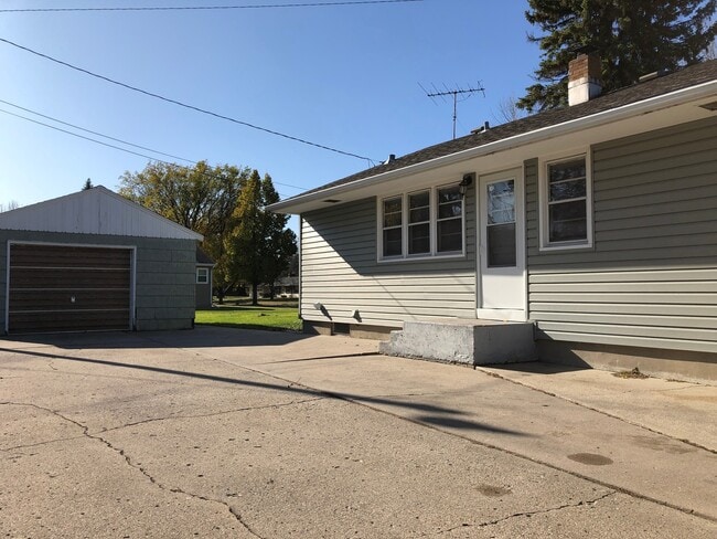 Building Photo - 1604 3rd St S