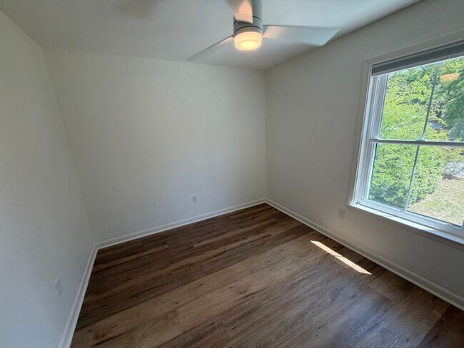 Building Photo - 299 Anchors Pl